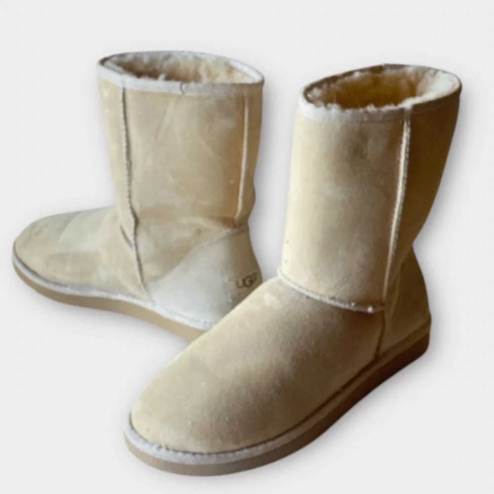 UGG Classic Short Suede Water Repellent Genuine Leather Suede Boots Size 7 Y2K